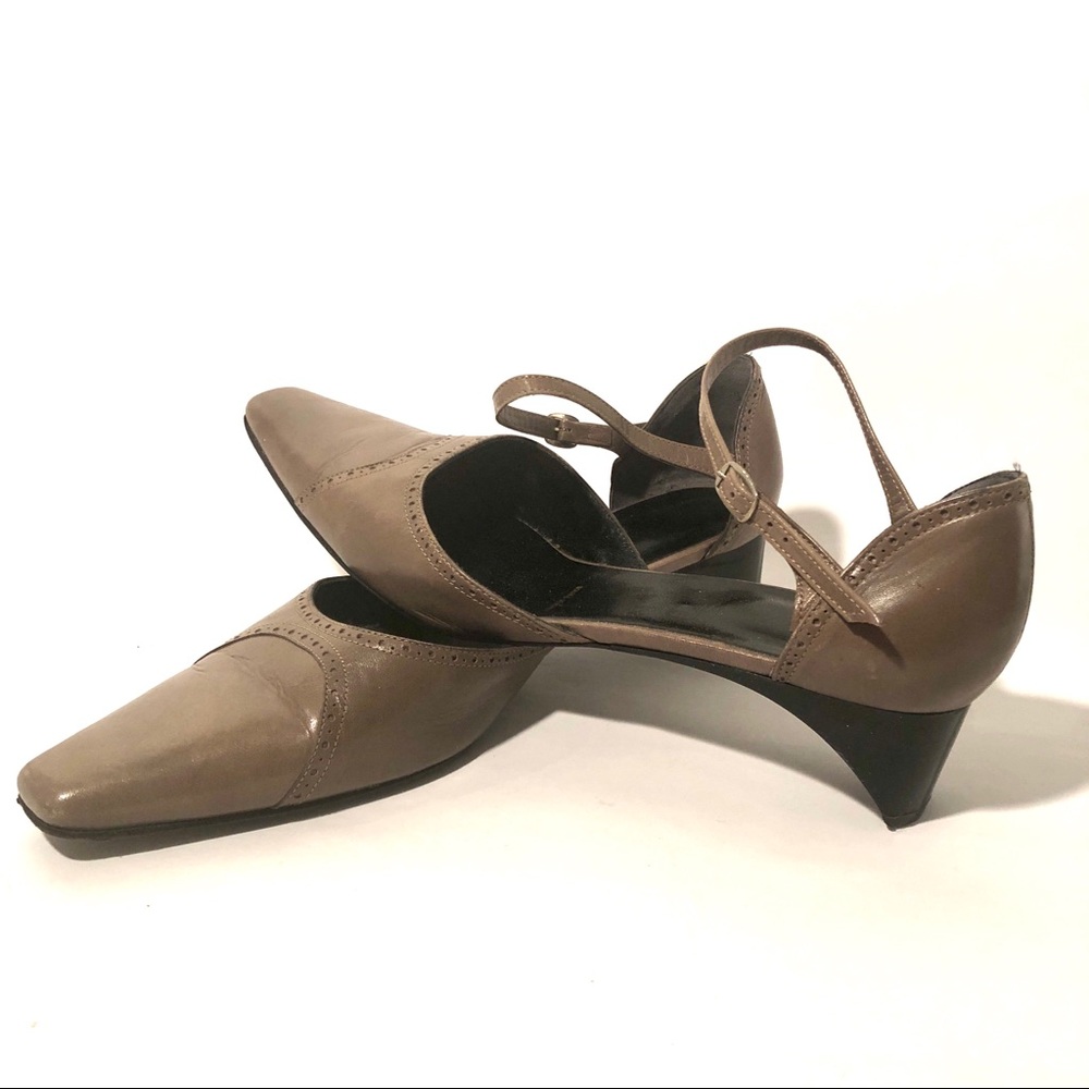 Robert Clergerie Taupe Pumps